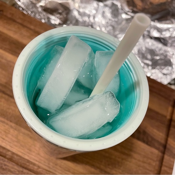 Starbucks Winter Holiday Color Changing Mint Green Venti Tumbler - Picture 9 of 14